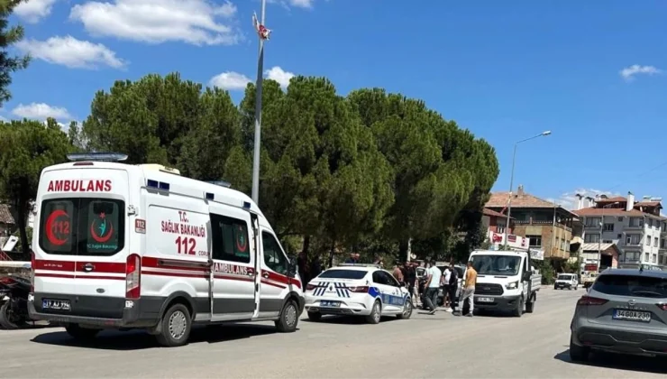 Çorum’un Osmancık ilçesinde motosiklet ile hafif ticari araç çarpıştı, sürücü yaralandı