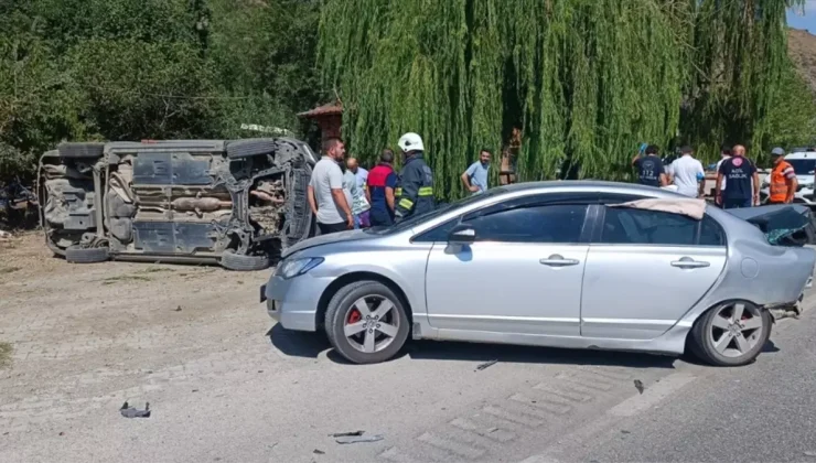 Çorum’un Osmancık ilçesinde 2 araç çarpıştı, 8 kişi yaralandı