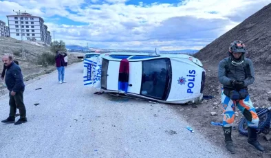 Çorum’da Kovalamaca Sonrası Polis Aracı Takla Attı, İki Polis Yaralandı